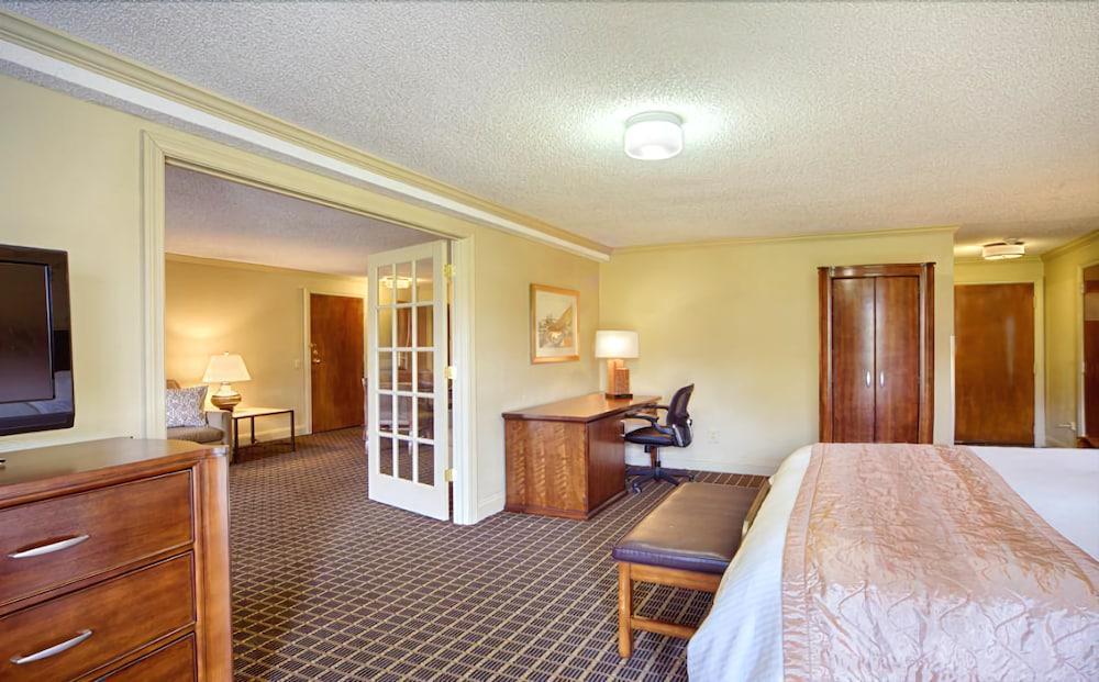 & Conference Center At 3*